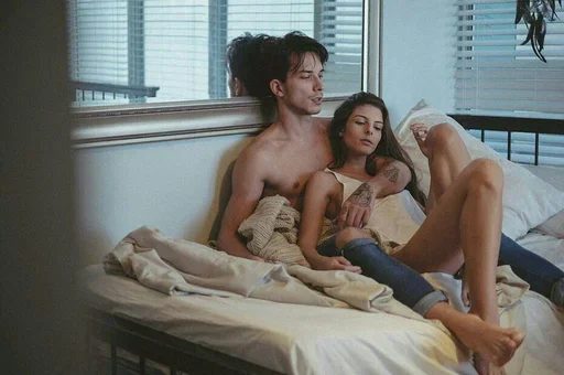 🧡 Стикер «Girls Hot stories part 1» для Telegram
