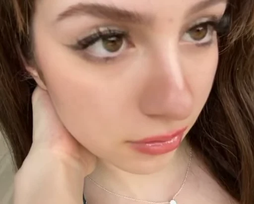 👀 Стикер «Girls Part 2» для Telegram