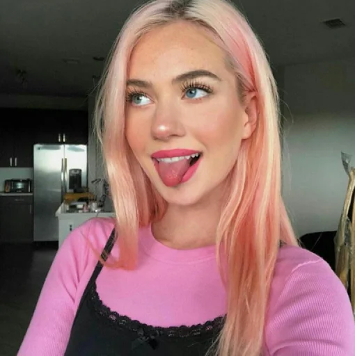 🍓 Стикер «Girly» для Telegram
