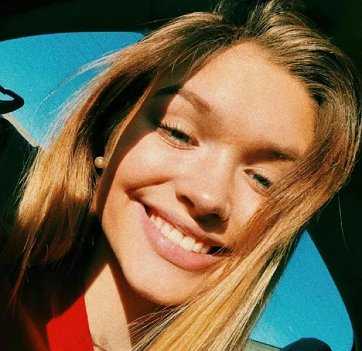 🍓 Стикер «Girly» для Telegram