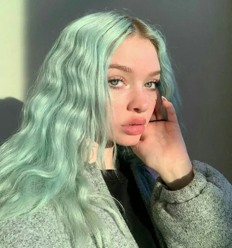 🍓 Стикер «Girly» для Telegram