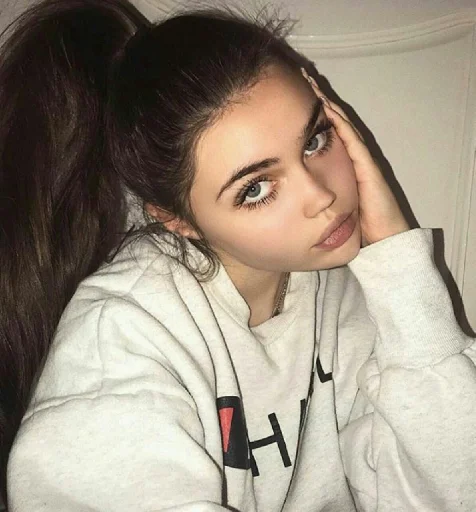 🍓 Стикер «Girly» для Telegram