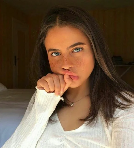 🍓 Стикер «Girly» для Telegram