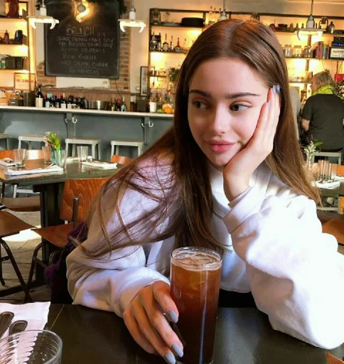 🍓 Стикер «Girly» для Telegram