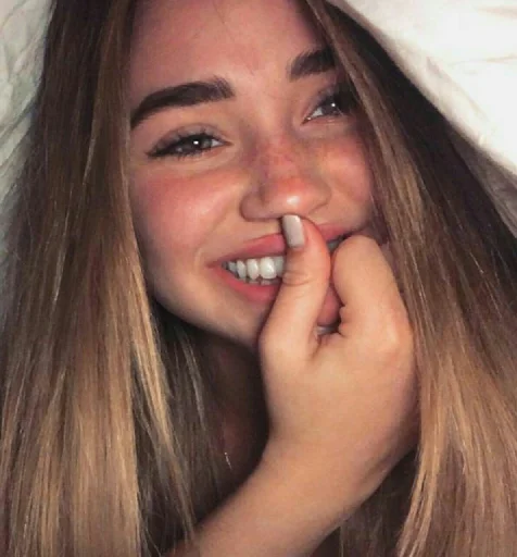 🍓 Стикер «Girly» для Telegram