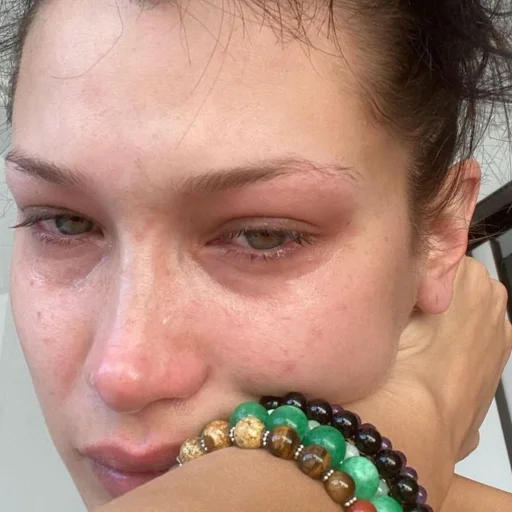 😭 Стикер «gossip girl» для Telegram