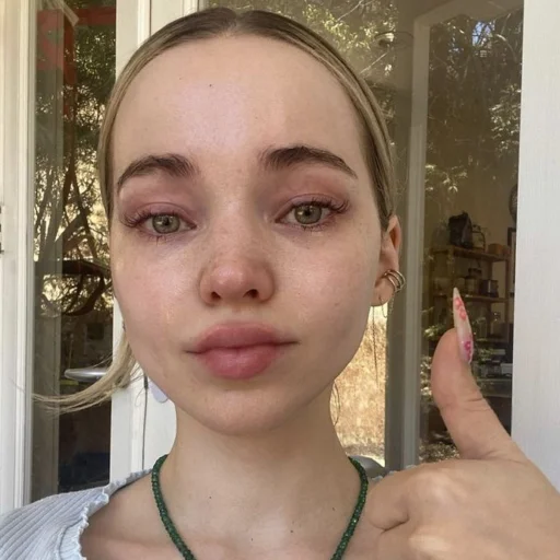 😭 Стикер «gossip girl» для Telegram