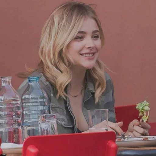 🥤 Стикер «- Chloë Moretz» для Telegram