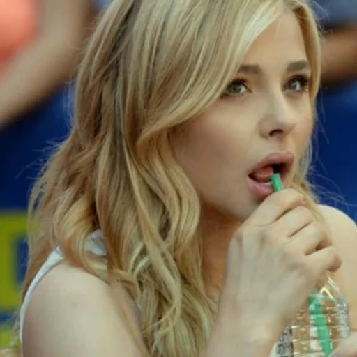 🥤 Стикер «- Chloë Moretz» для Telegram