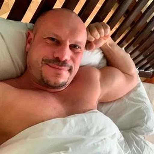 😉 Стикер «Маленький гвинтік» для Telegram