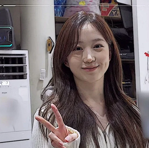 🧺 Стикер «Im Yoonah» для Telegram