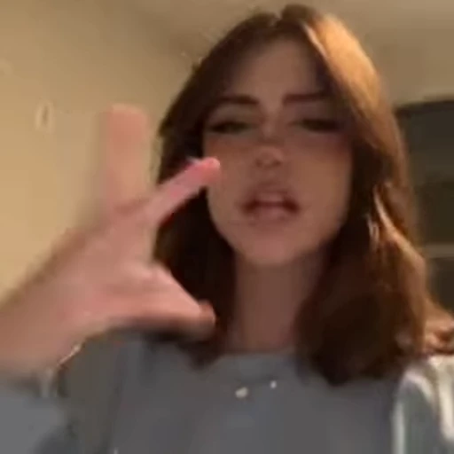 💗 Стикер «Hannah» для Telegram