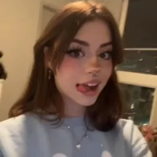 💗 Стикер «Hannah» для Telegram