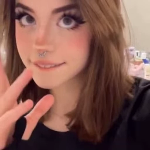 💗 Стикер «Hannah» для Telegram