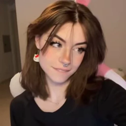 💗 Стикер «Hannah» для Telegram