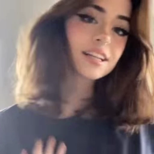 💗 Стикер «Hannah» для Telegram