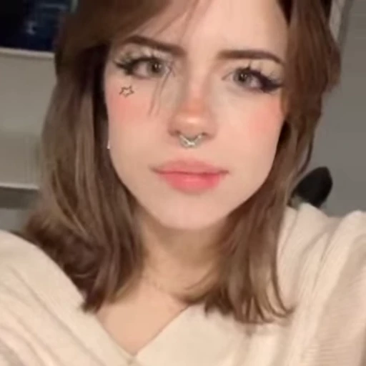 💗 Стикер «Hannah» для Telegram