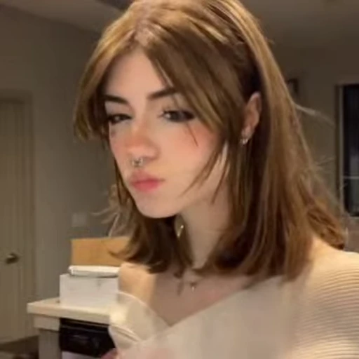 💗 Стикер «Hannah» для Telegram