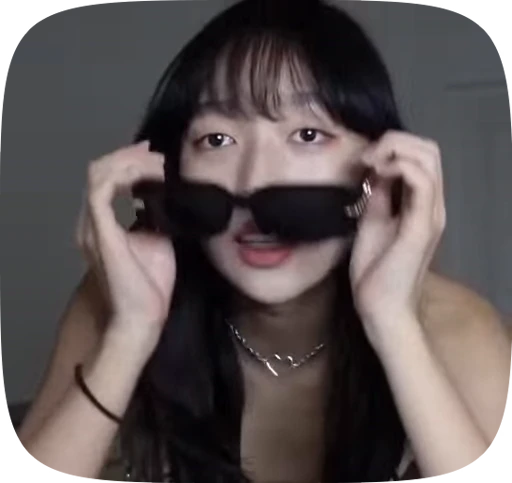 🖇 Стикер «Hannah Bahng» для Telegram