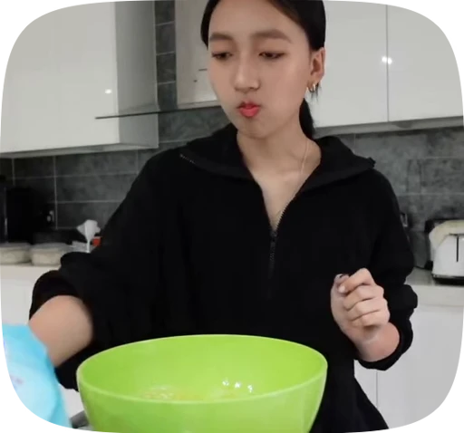 🖇 Стикер «Hannah Bahng» для Telegram