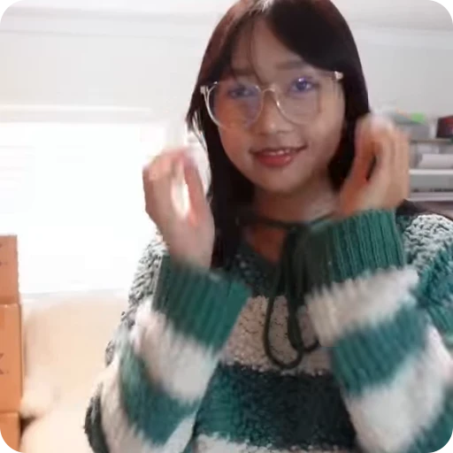 🖇 Стикер «Hannah Bahng» для Telegram