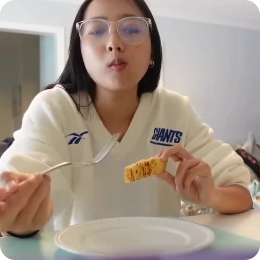 🖇 Стикер «Hannah Bahng» для Telegram