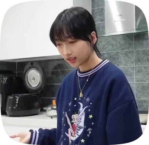 🖇 Стикер «Hannah Bahng» для Telegram