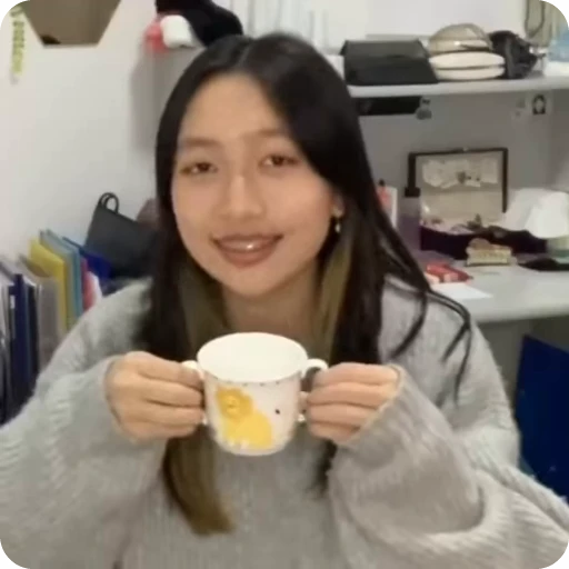 🌟 Стикер «Hannah Bahng» для Telegram