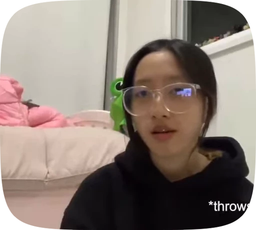 🖇 Стикер «Hannah Bahng» для Telegram