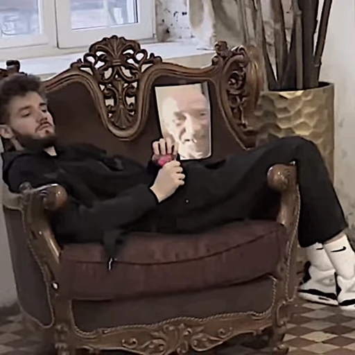 🥱 Стикер «Движухи» для Telegram