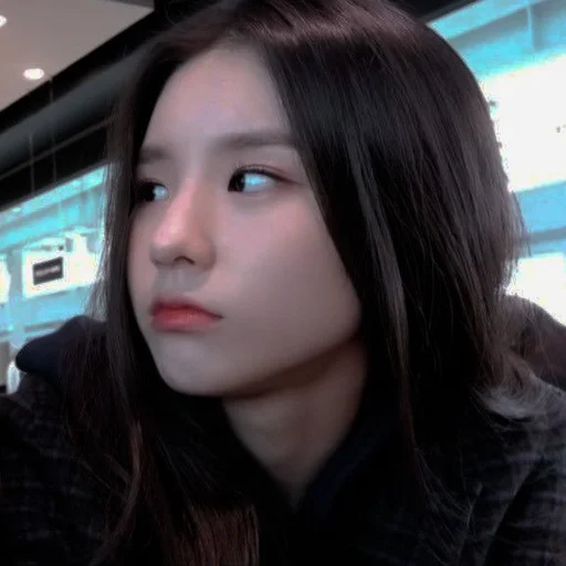 🐝 Стикер «HEEJIN DARK» для Telegram