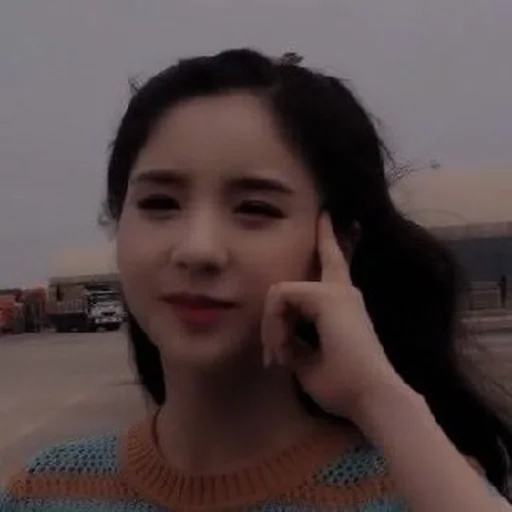 🐝 Стикер «HEEJIN DARK» для Telegram
