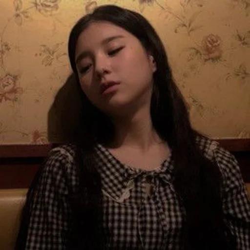 🐝 Стикер «HEEJIN DARK» для Telegram