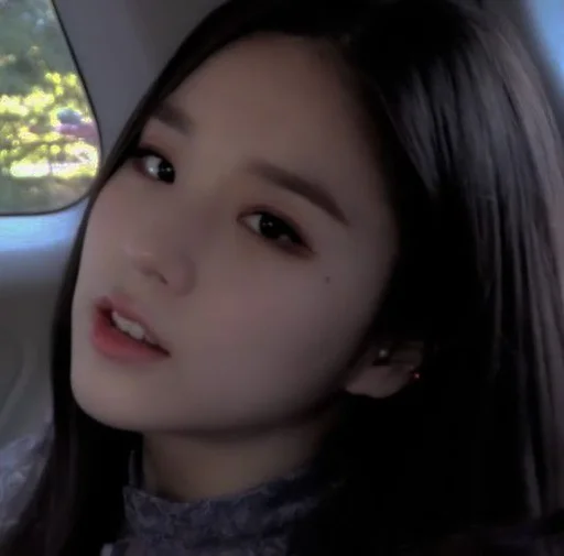 🐝 Стикер «HEEJIN DARK» для Telegram