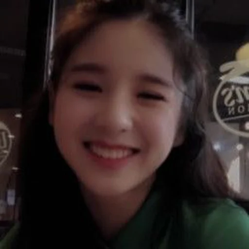 🐝 Стикер «HEEJIN DARK» для Telegram