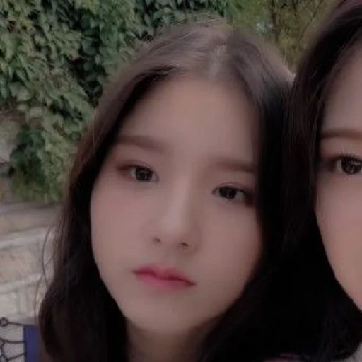 🐝 Стикер «HEEJIN DARK» для Telegram