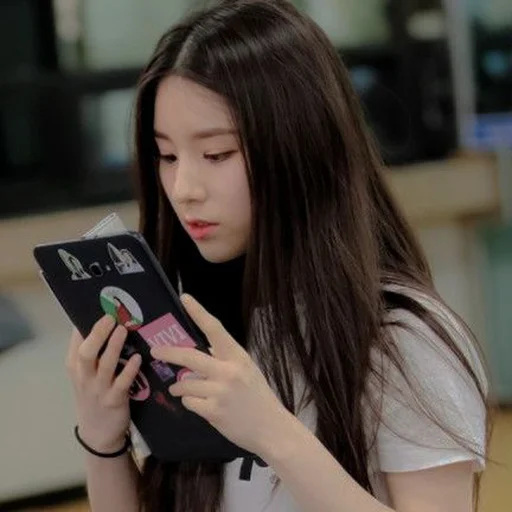 Стикерпак HEEJIN DARK для Telegram