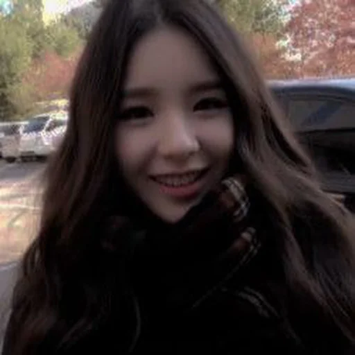🐝 Стикер «HEEJIN DARK» для Telegram