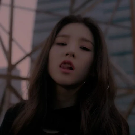 🐝 Стикер «HEEJIN DARK» для Telegram