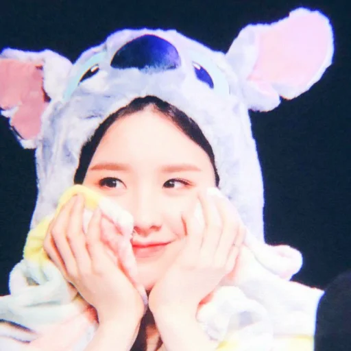 🌱 Стикер «jeon heejin» для Telegram