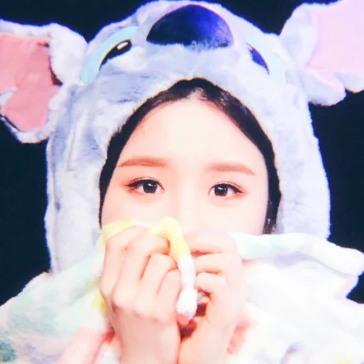 🌱 Стикер «jeon heejin» для Telegram