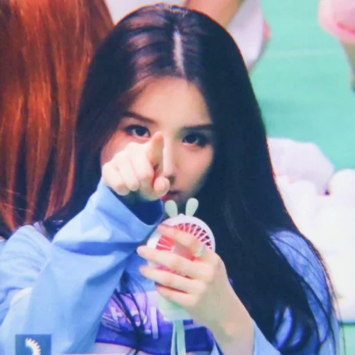 🌱 Стикер «jeon heejin» для Telegram