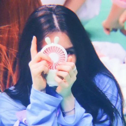 🌱 Стикер «jeon heejin» для Telegram