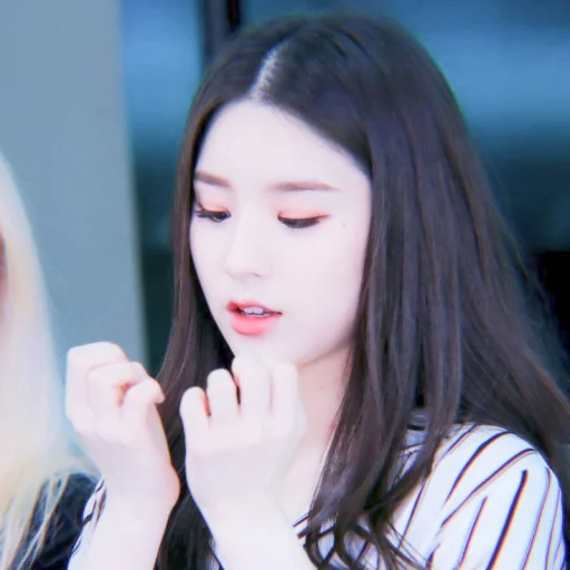 🌱 Стикер «jeon heejin» для Telegram