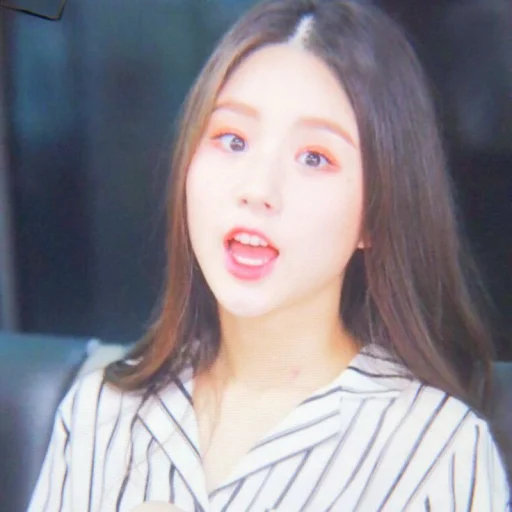 🌱 Стикер «jeon heejin» для Telegram