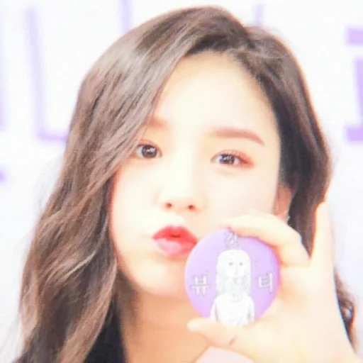 🌱 Стикер «jeon heejin» для Telegram