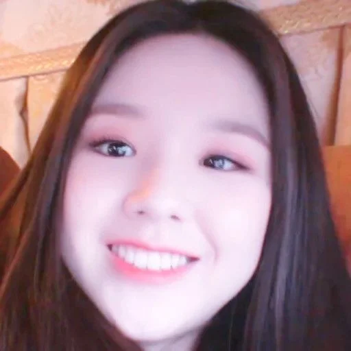 🌱 Стикер «jeon heejin» для Telegram