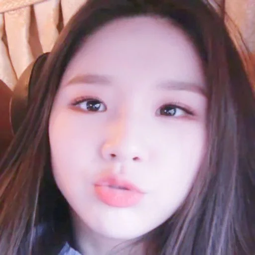 🌱 Стикер «jeon heejin» для Telegram