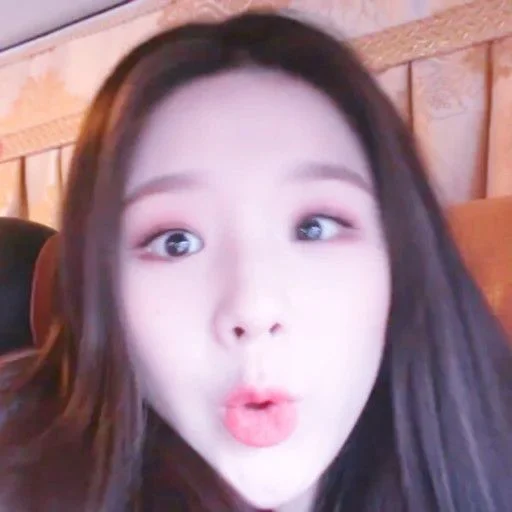 🌱 Стикер «jeon heejin» для Telegram