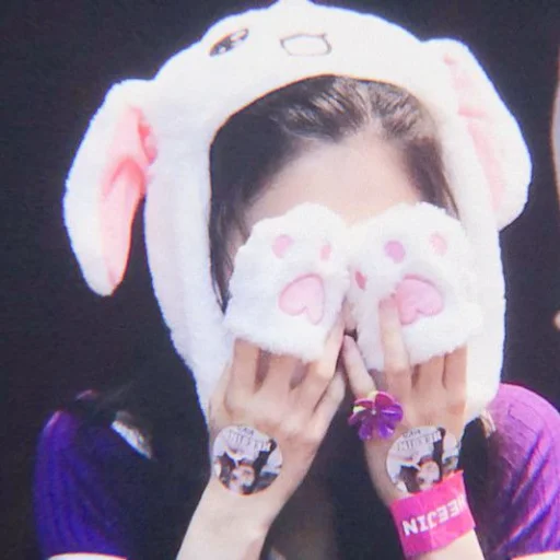 🌱 Стикер «jeon heejin» для Telegram